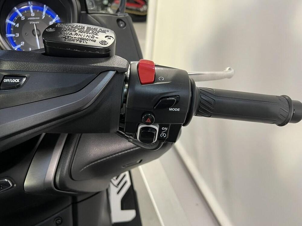 Yamaha T-Max 560 Tech Max (2020) (8)
