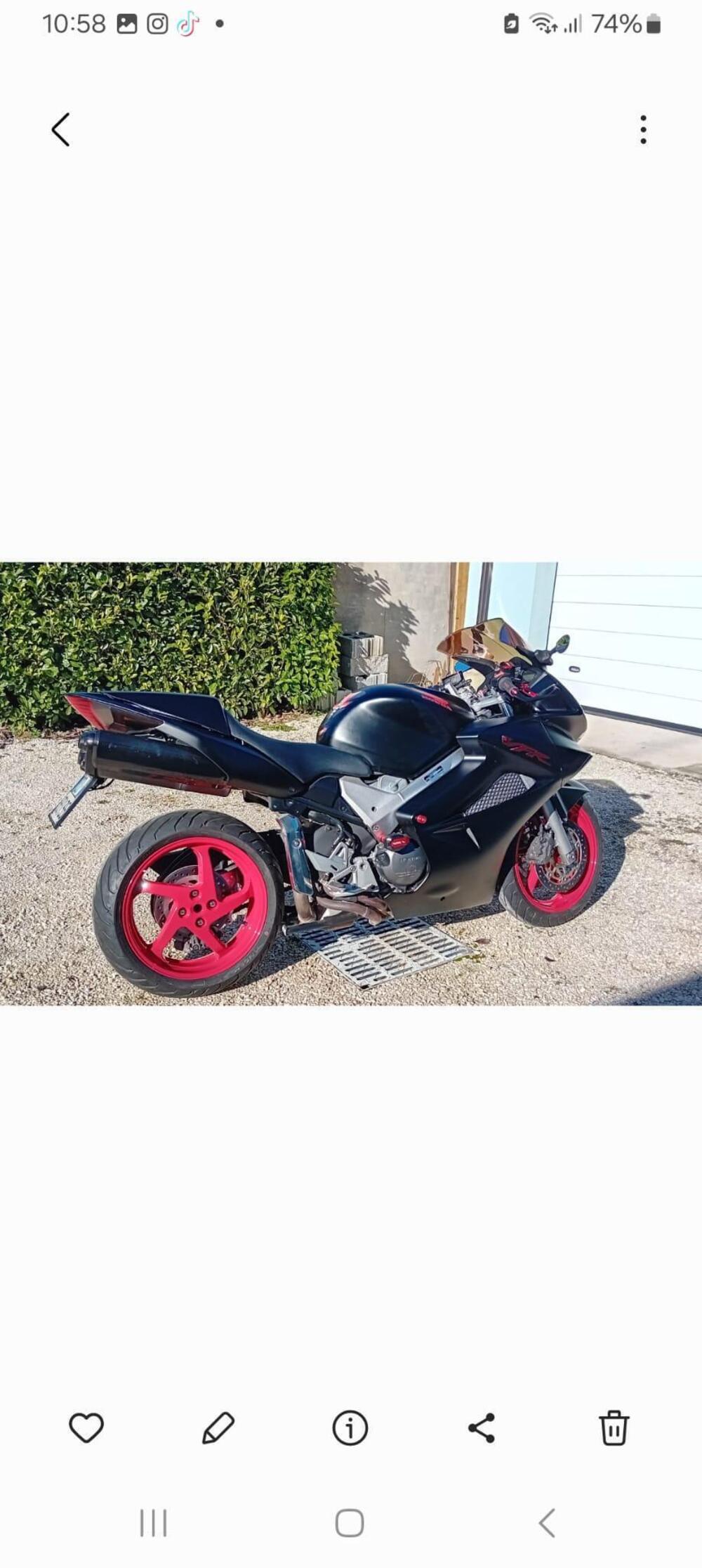 Honda VFR 800 (2002 - 05) (8)