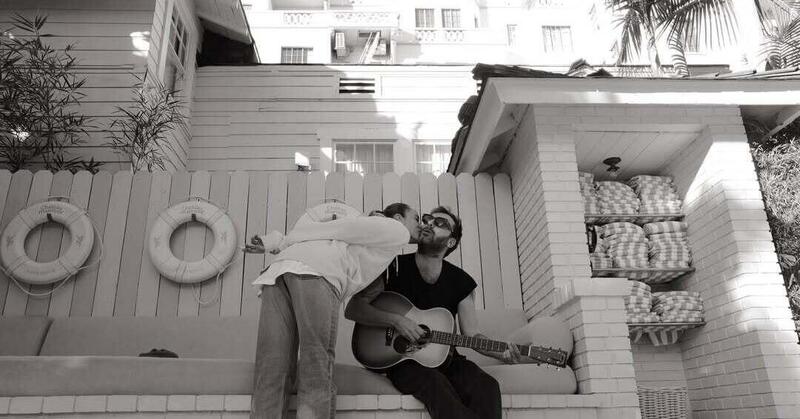 Cesare Cremonini ufficializza la storia d'amore con Caterina Licini, biker e ballerina 