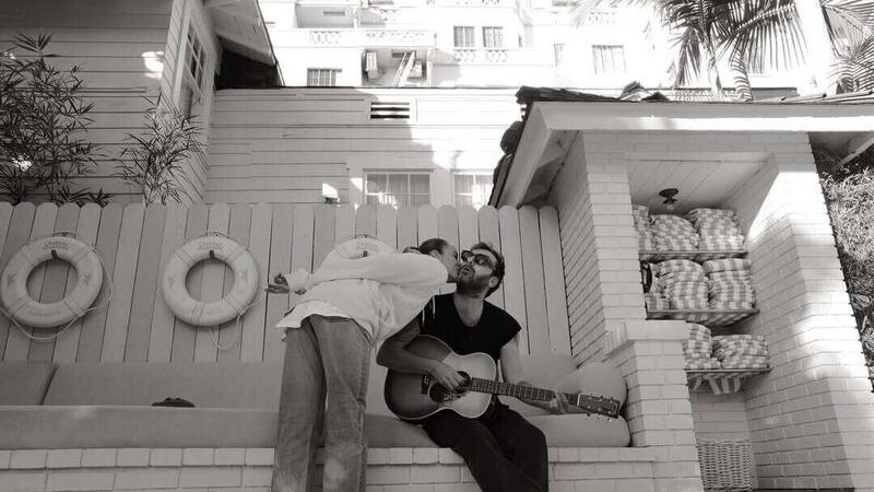 Cesare Cremonini ufficializza la storia d'amore con Caterina Licini, biker e ballerina 