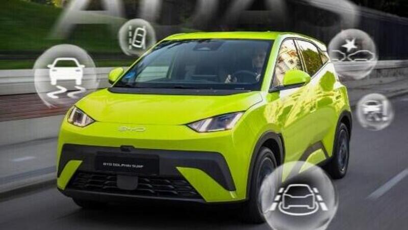 BYD riaccende lo scontro con Stellantis: Fiat 500/Panda pi&ugrave; lente senza ADAS? &ldquo;Sulla sicurezza non rallentiamo&rdquo;