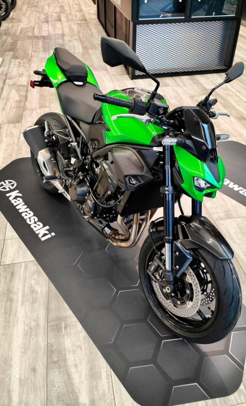 Kawasaki Z 900 (2025 - 26) (5)