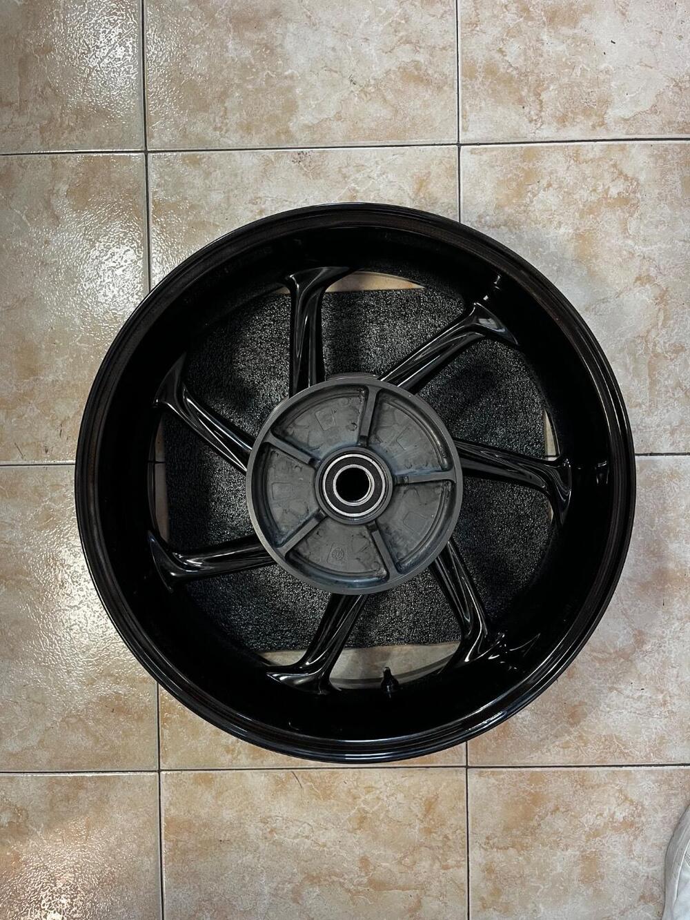 Cerchio posteriore carbonio BMW S1000RR (2)