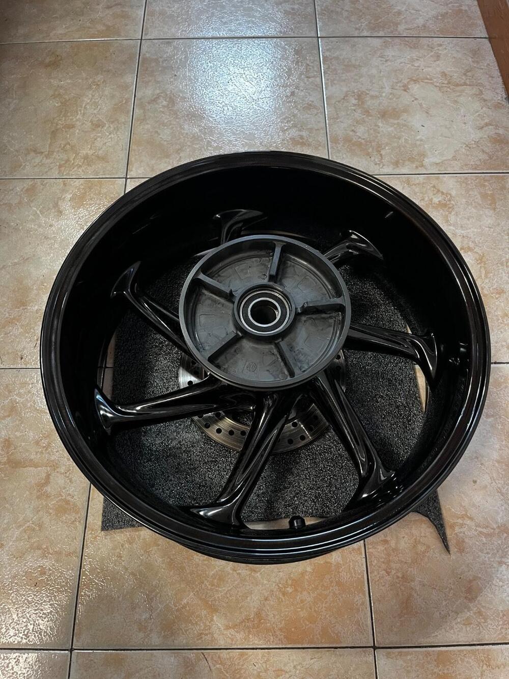 Cerchio posteriore carbonio BMW S1000RR (5)