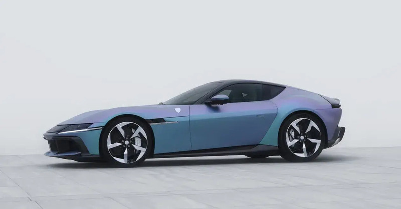 Ferrari Tailor Made 12Cilindri: l&rsquo;arte italiana incontra il K-Pop con neon e crine di cavallo