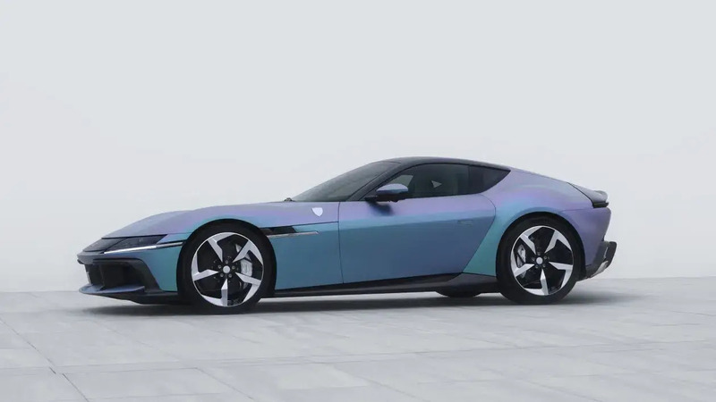 Ferrari Tailor Made 12Cilindri: l&rsquo;arte italiana incontra il K-Pop con neon e crine di cavallo