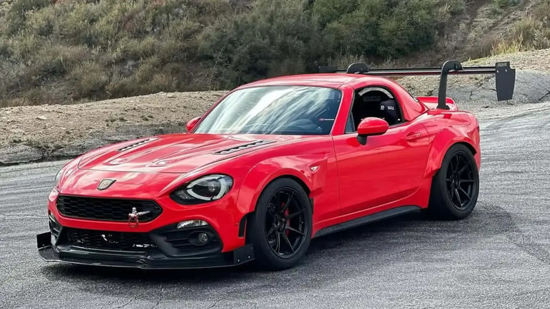 Non ci crederai mai, ma un&rsquo;appassionato ha trasformato una Fiat 124 Spider in un mostro da pista (con motore giapponese)