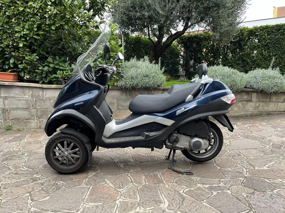 Piaggio MP3 250 i.e. (3)