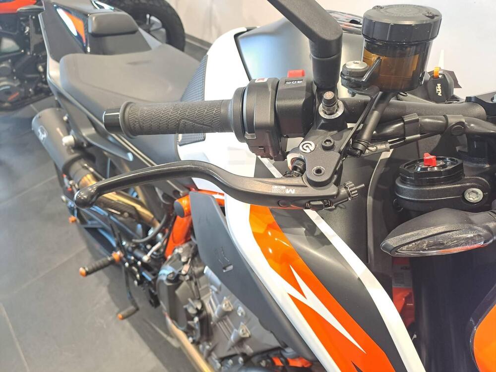 KTM 890 Duke R (2021) (5)