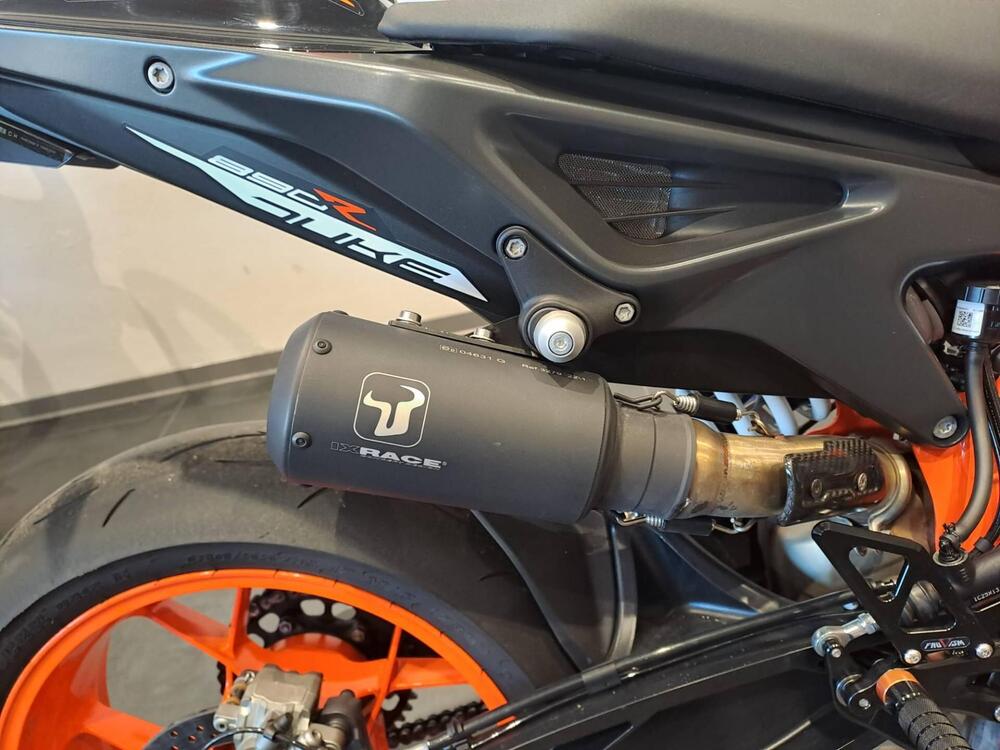 KTM 890 Duke R (2021) (6)