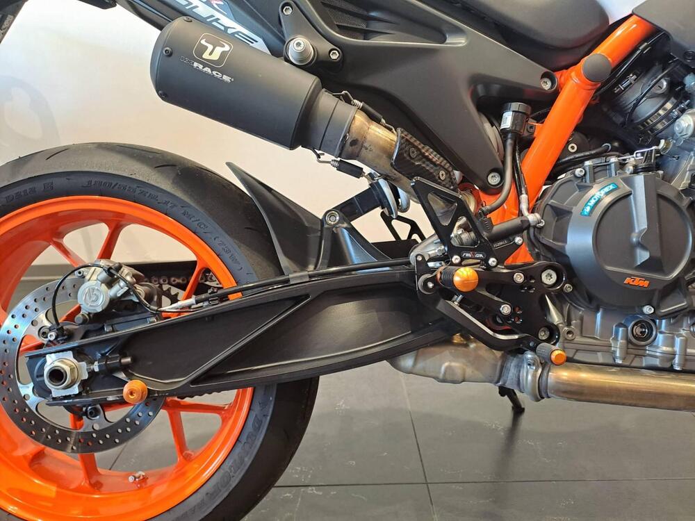 KTM 890 Duke R (2021) (7)