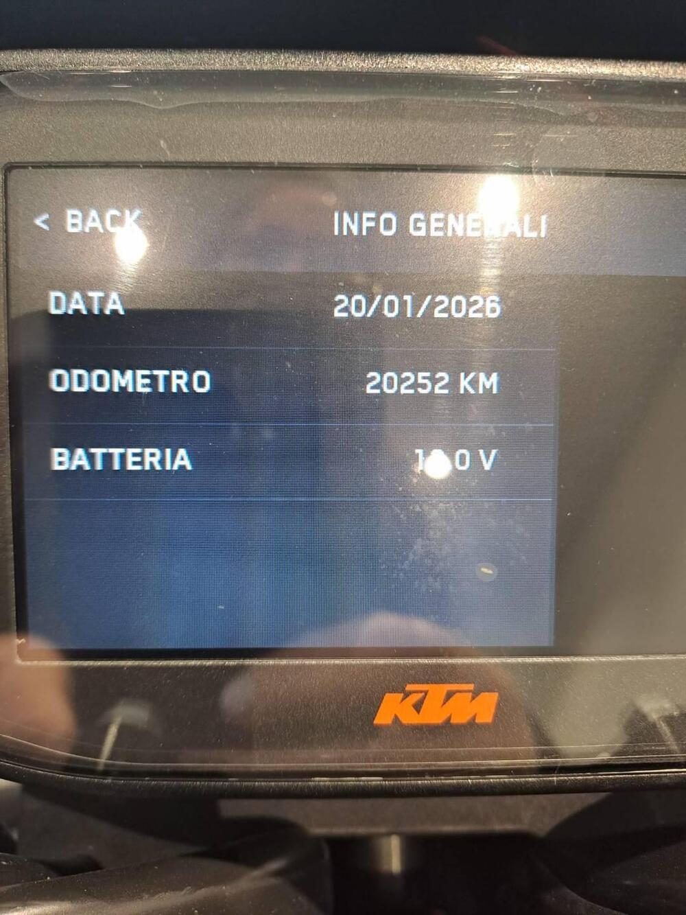 KTM 890 Duke R (2021) (9)