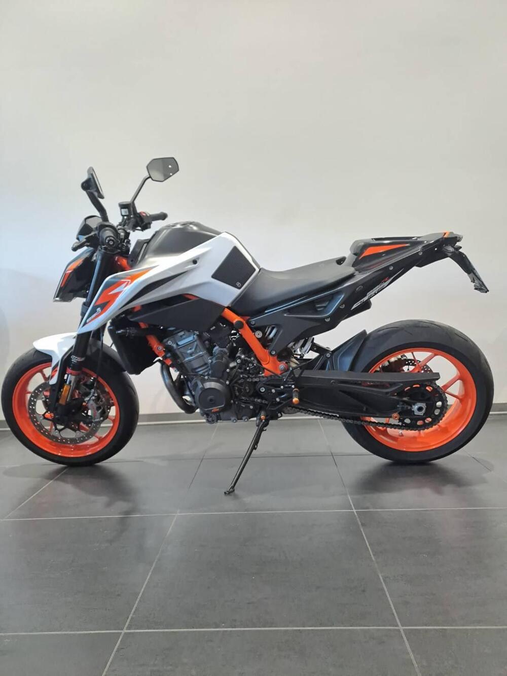 KTM 890 Duke R (2021) (2)
