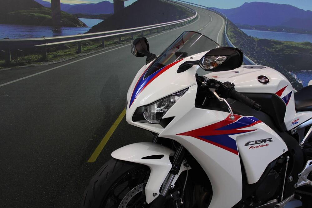 Honda CBR 1000 RR Fireblade (2012 - 16) (8)