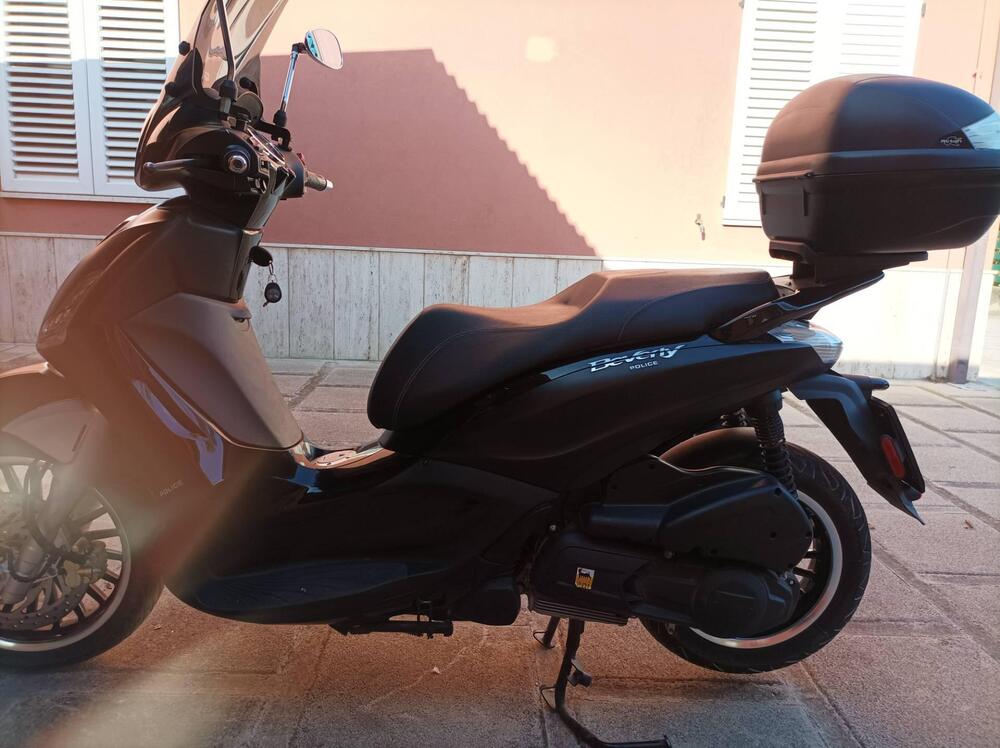 Piaggio Beverly 300 i.e. Police ABS-ASR (2017 - 20) (3)