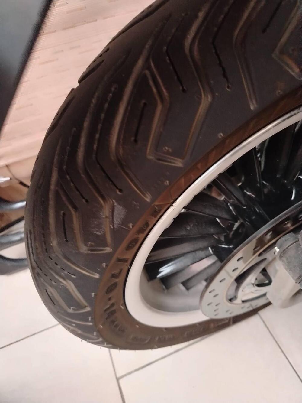 Piaggio Beverly 300 i.e. Police ABS-ASR (2017 - 20) (5)