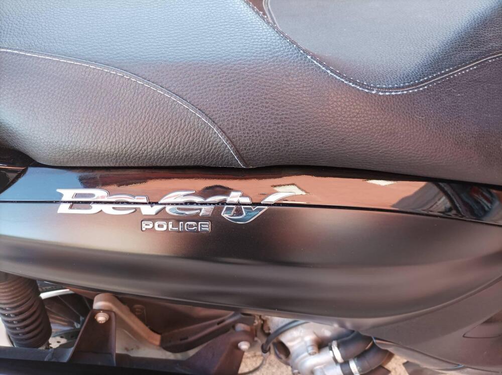 Piaggio Beverly 300 i.e. Police ABS-ASR (2017 - 20) (9)