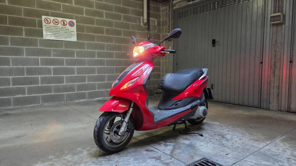 Piaggio Fly 125 4T 3V (2013 - 17) (2)