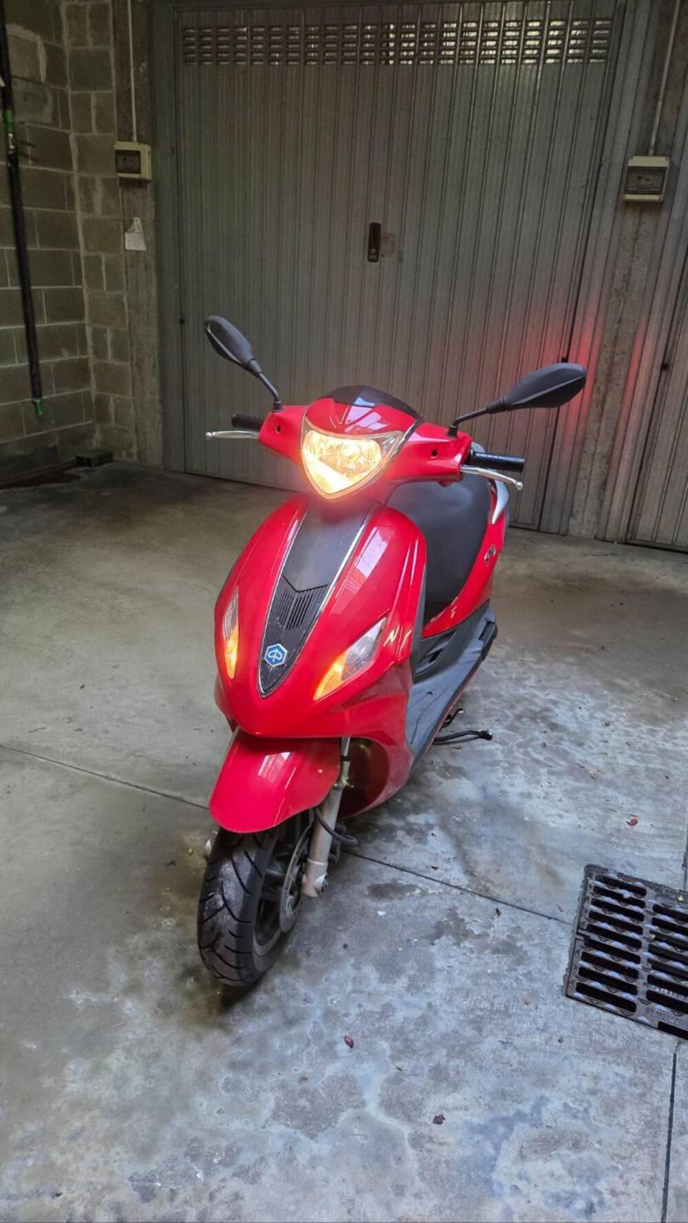 Piaggio Fly 125 4T 3V (2013 - 17) (3)