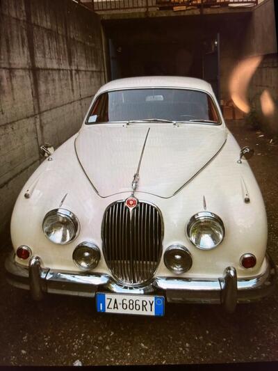 Jaguar MK2 d'epoca del 1960 a Carpineti