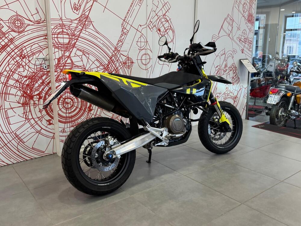 Husqvarna 701 Supermoto (2023 - 25) (3)