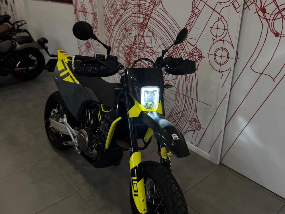 Husqvarna 701 Supermoto (2023 - 25) (10)