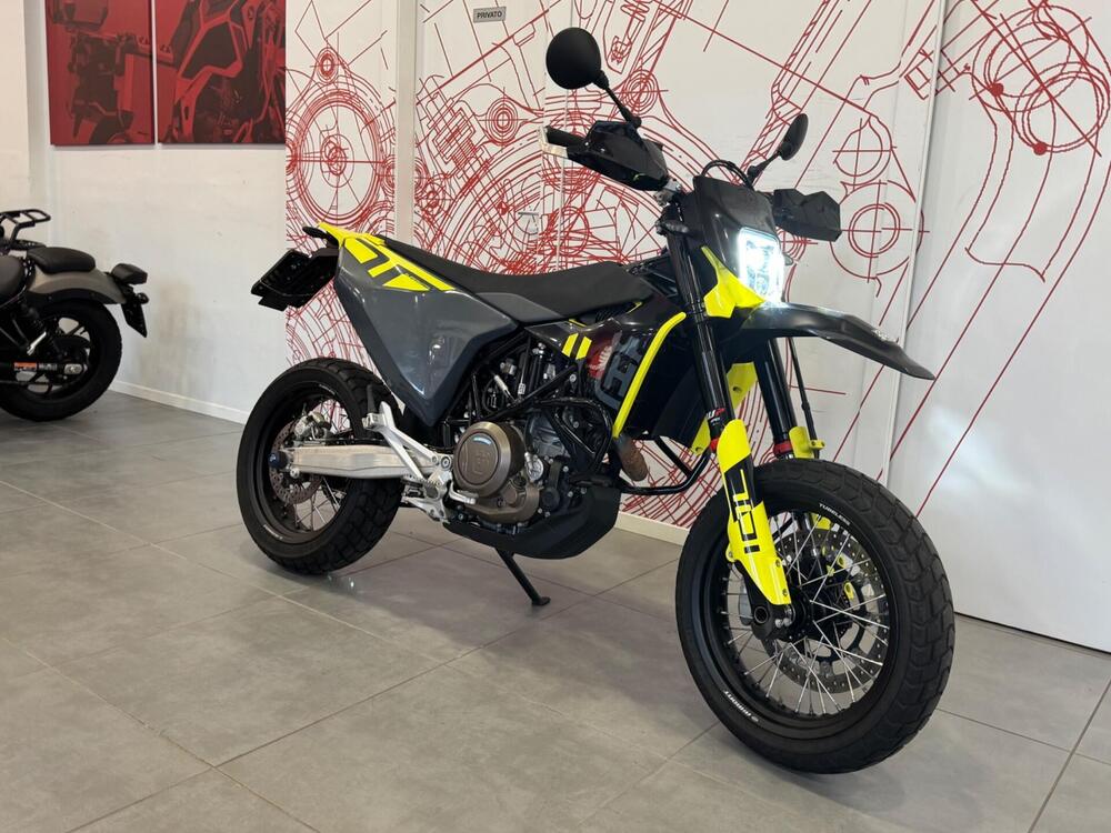 Husqvarna 701 Supermoto (2023 - 25) (2)