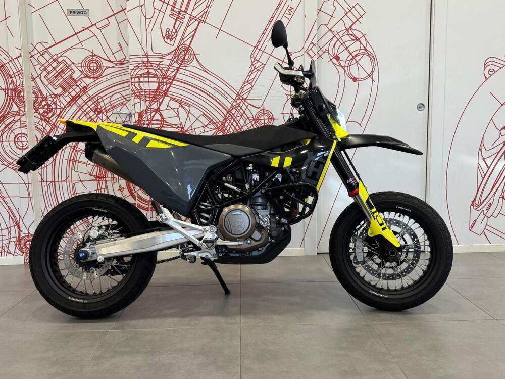 Husqvarna 701 Supermoto (2023 - 25)