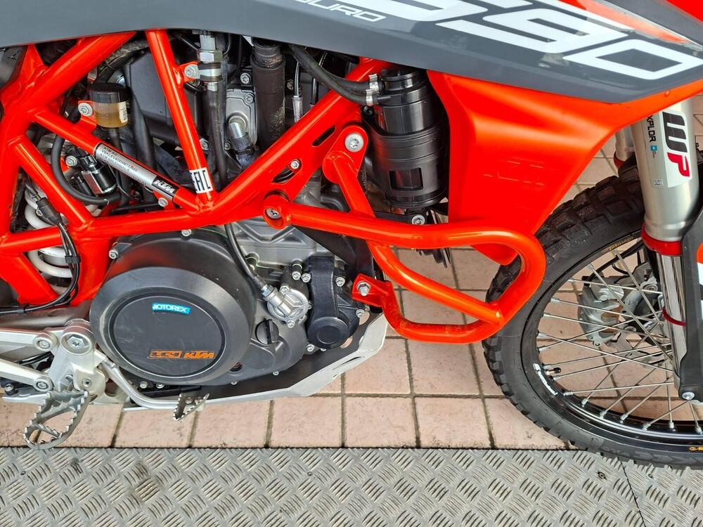 KTM 690 Enduro R (2022 - 25) (2)