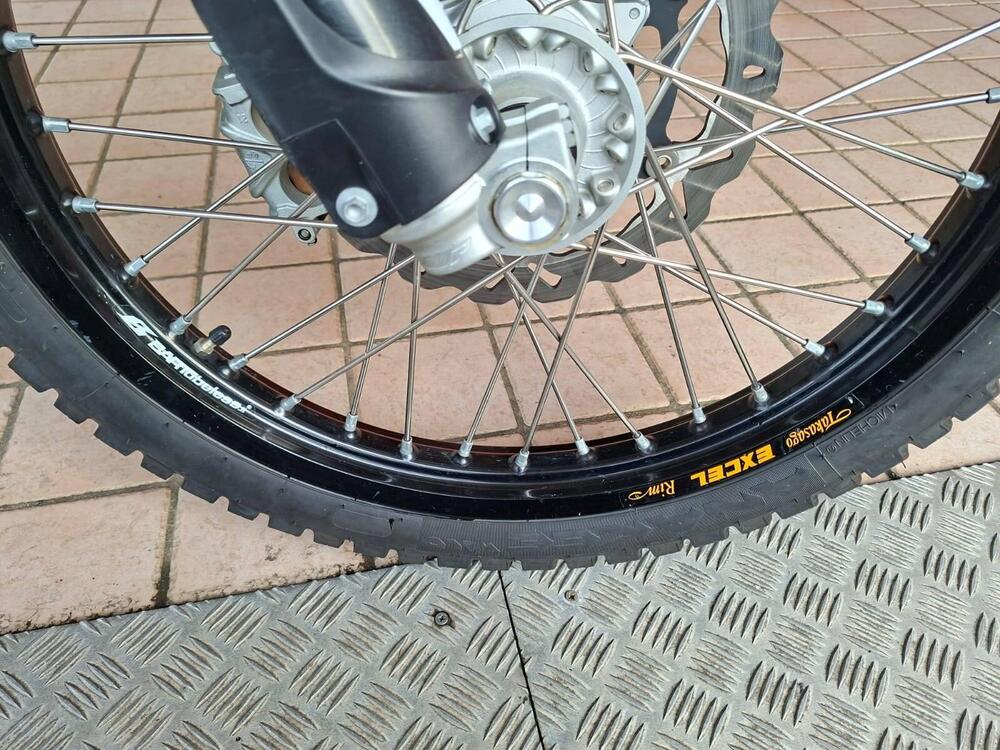 KTM 690 Enduro R (2022 - 25) (3)