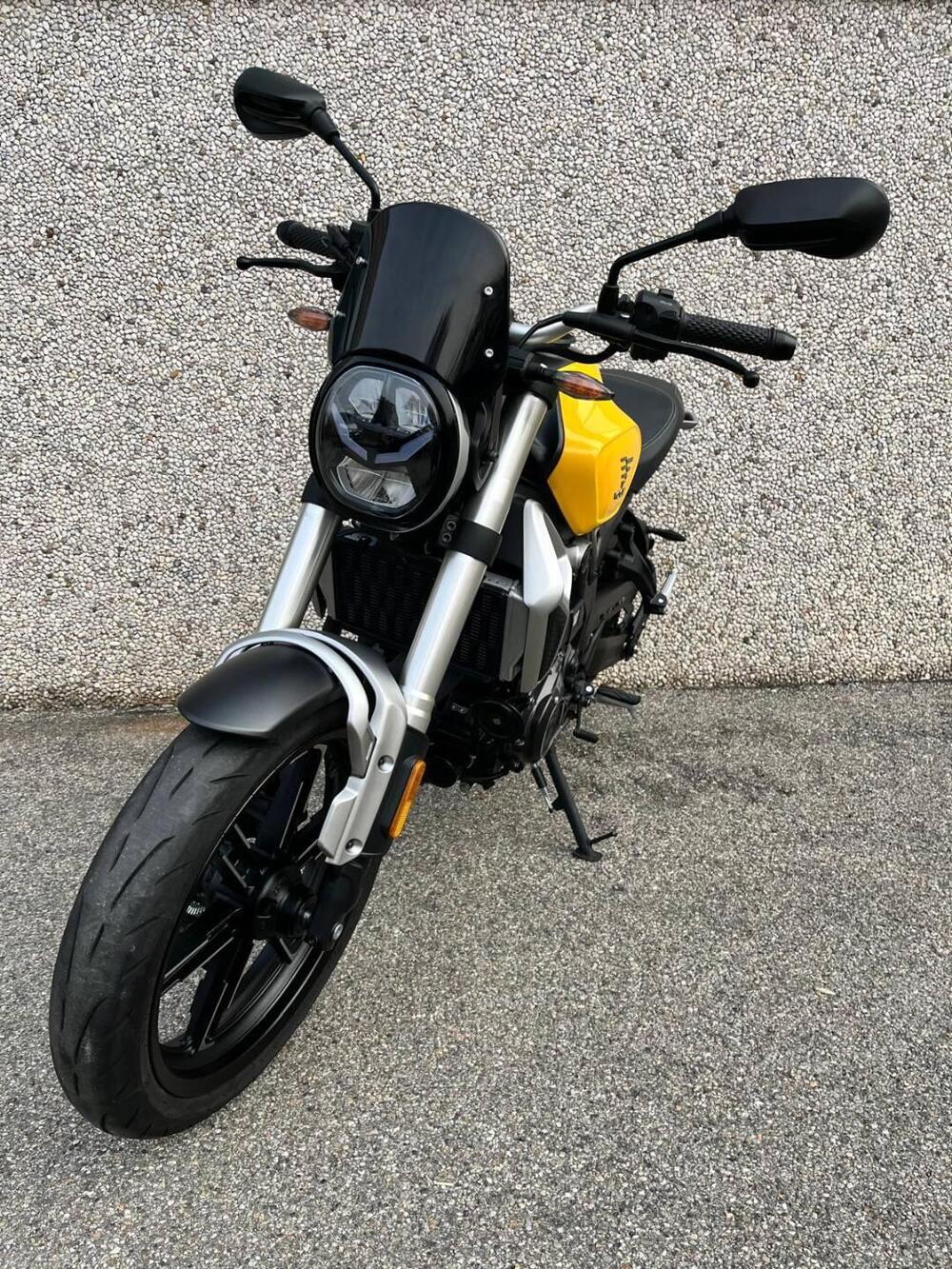 Voge Trofeo 350AC (2022 - 26) (3)