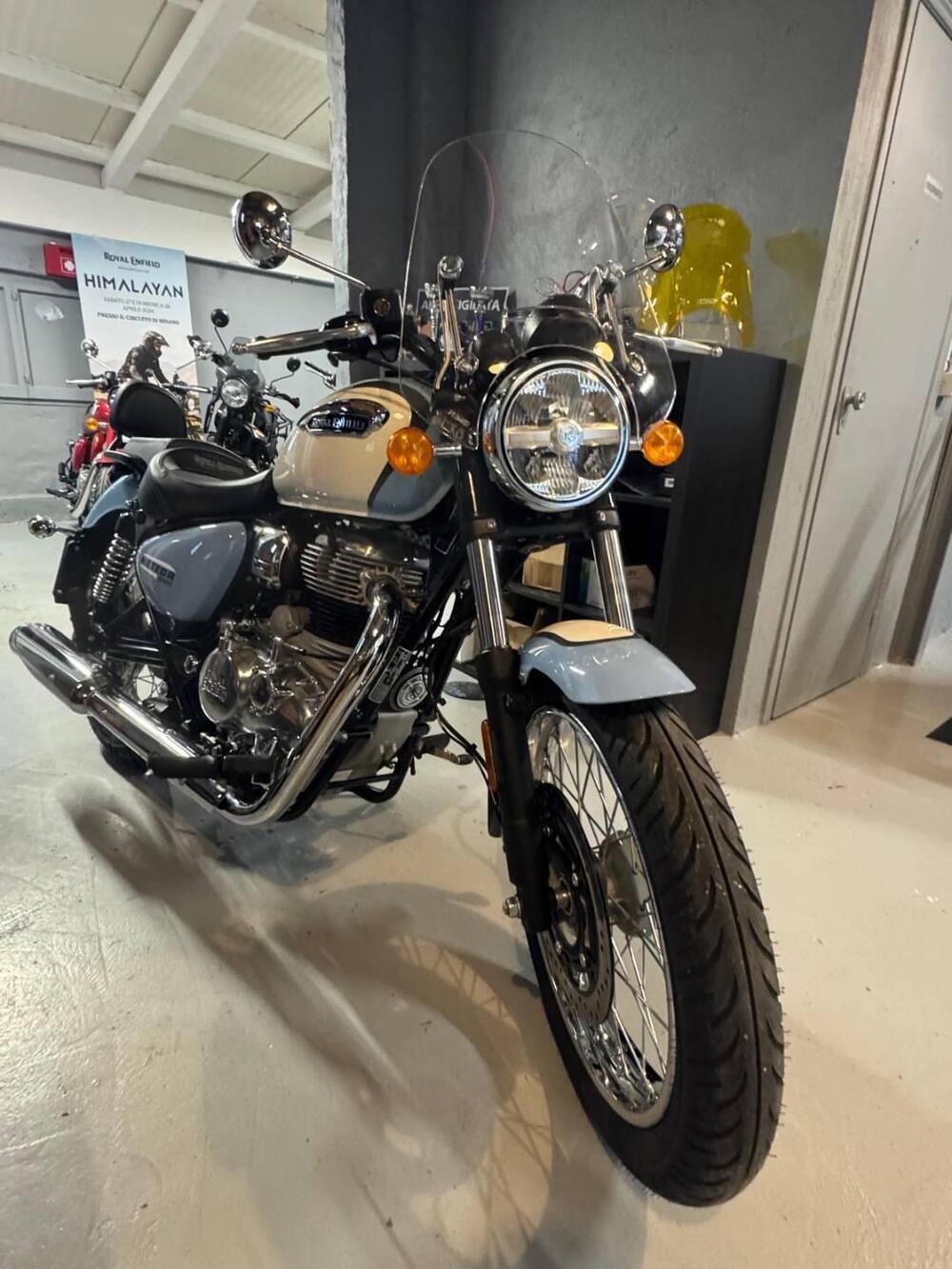 Royal Enfield Meteor 350 Aurora (2024 - 26) (2)