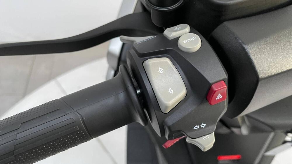 Voge Sfida SR4 MAX (2024 - 26) (12)