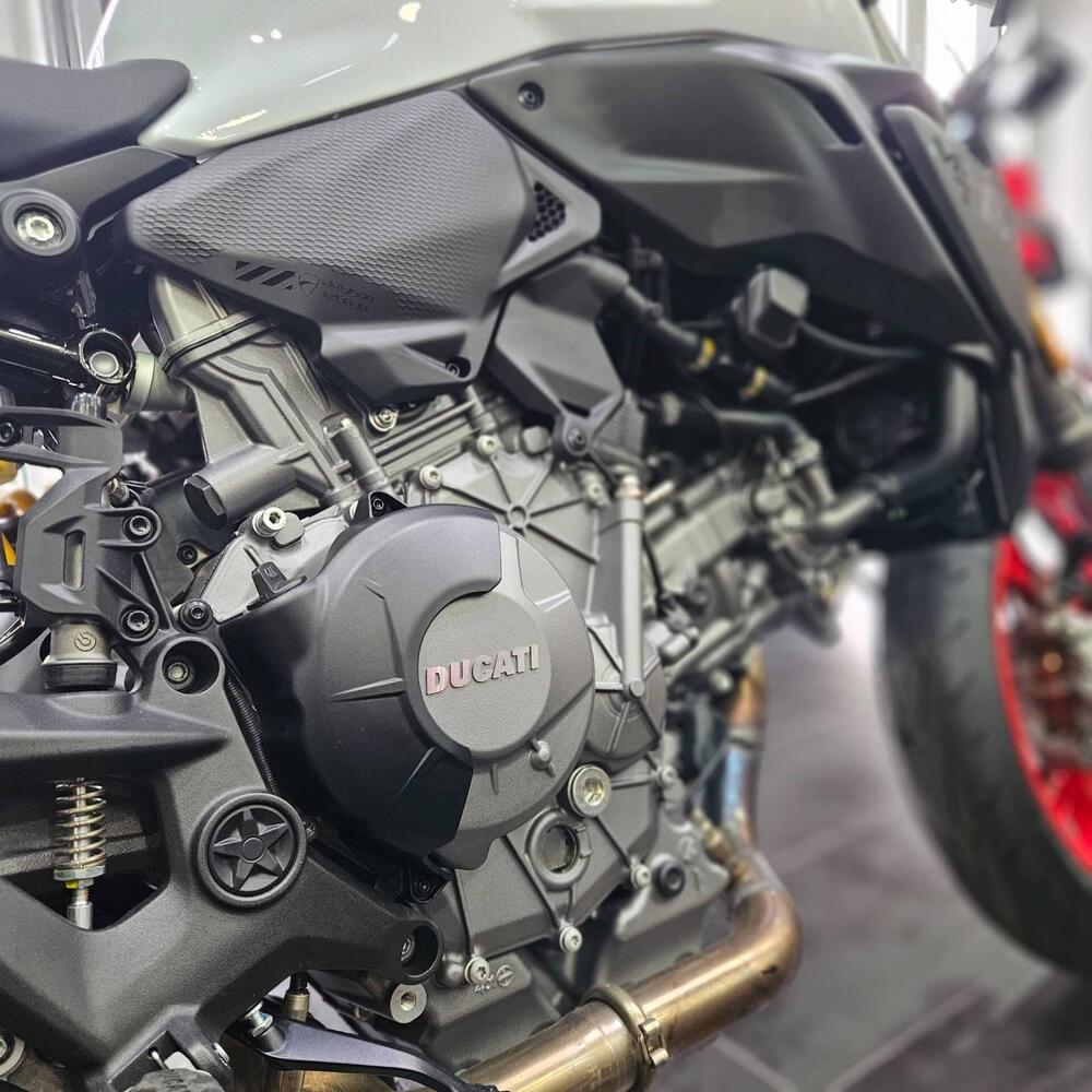 Ducati Monster 890 (2026) (8)