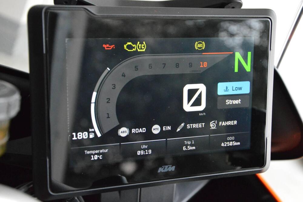 KTM 1290 Super Duke GT (2022 - 25) (15)