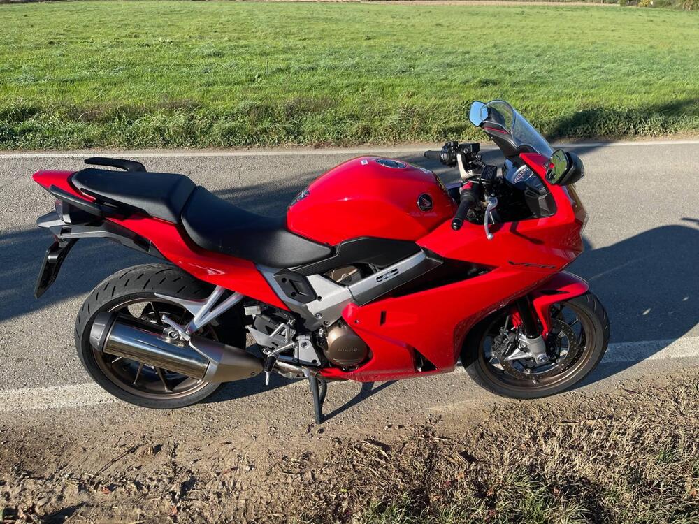 Honda VFR 800 F (2014 - 16) (2)