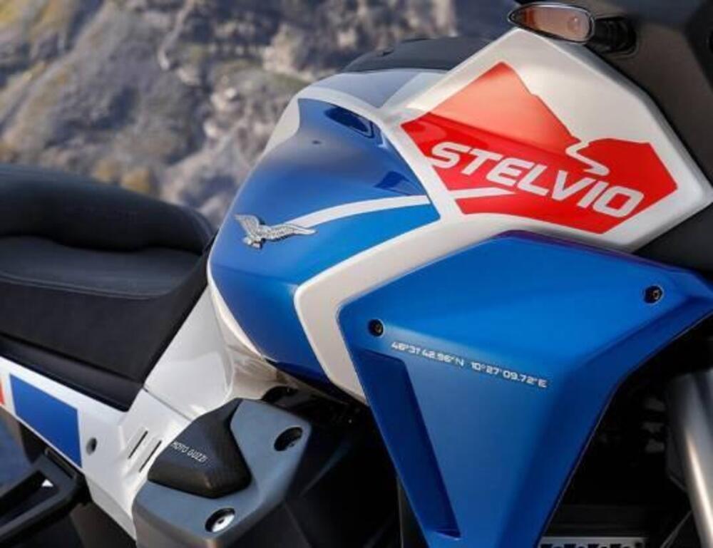 Moto Guzzi Stelvio Duecento Tributo (2025 - 26) (2)