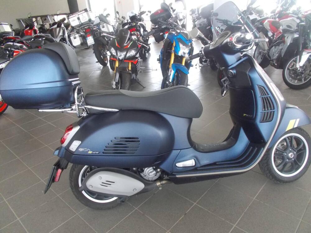 Vespa GTS 300 Super Tech (2023 - 24) (2)