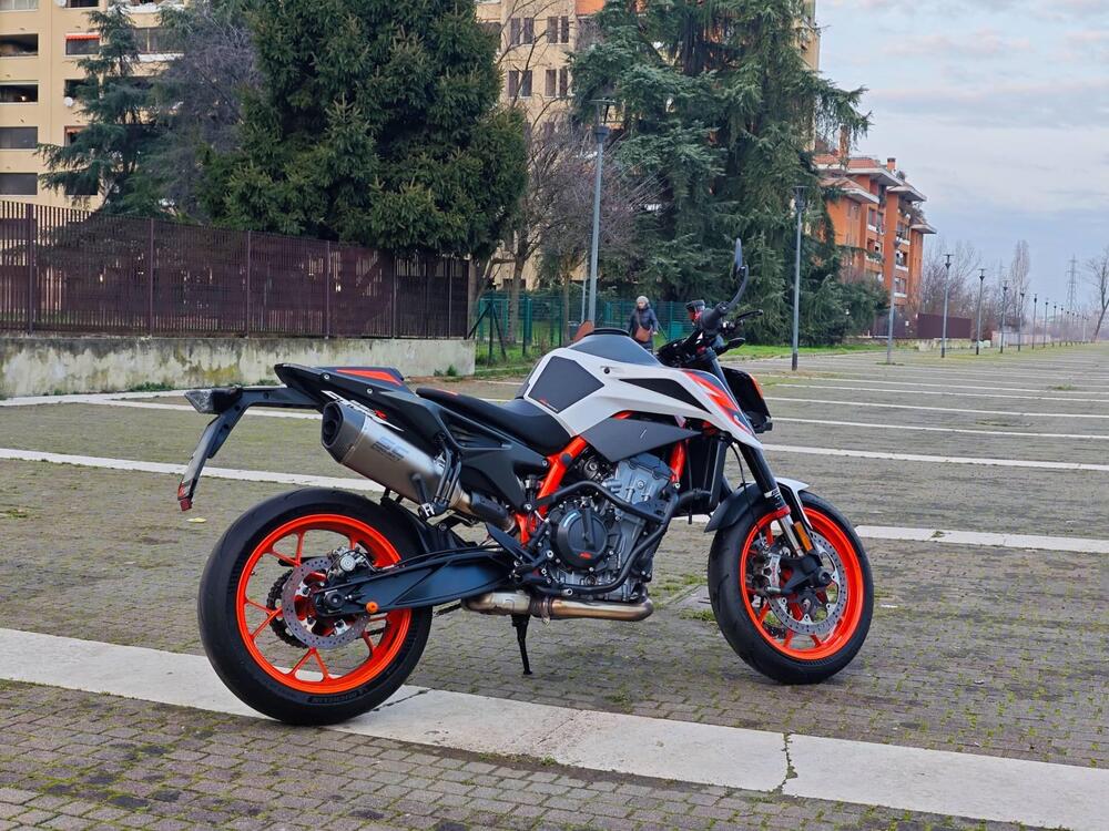 KTM 890 Duke R (2021)