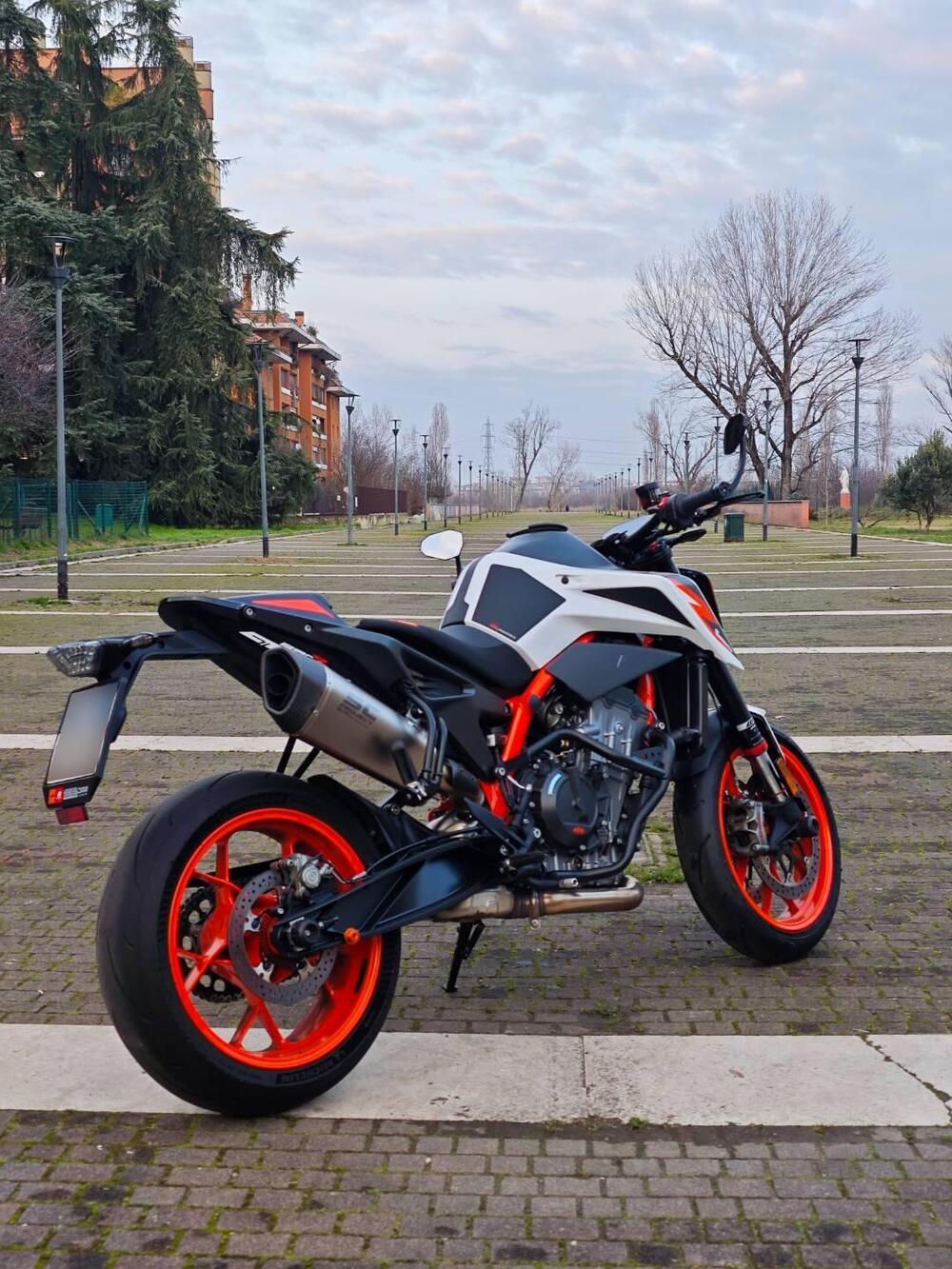 KTM 890 Duke R (2021) (2)