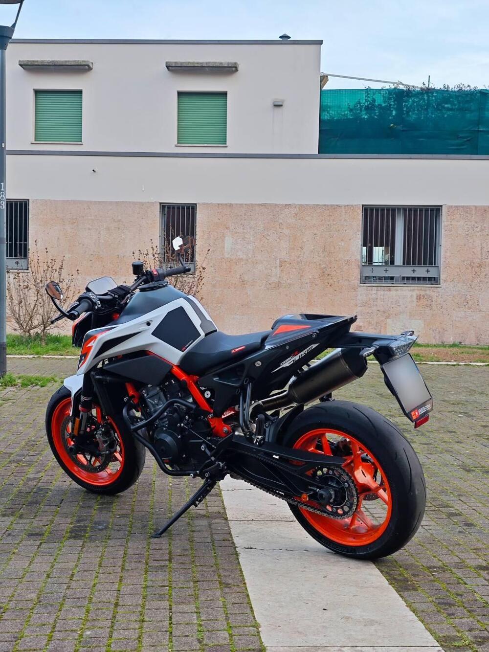 KTM 890 Duke R (2021) (3)