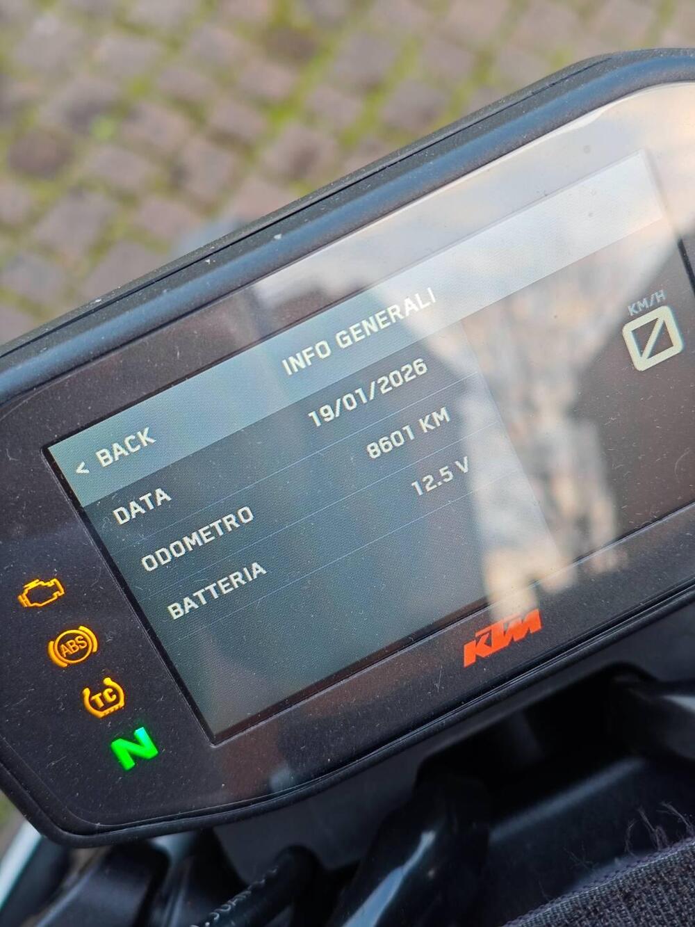 KTM 890 Duke R (2021) (8)