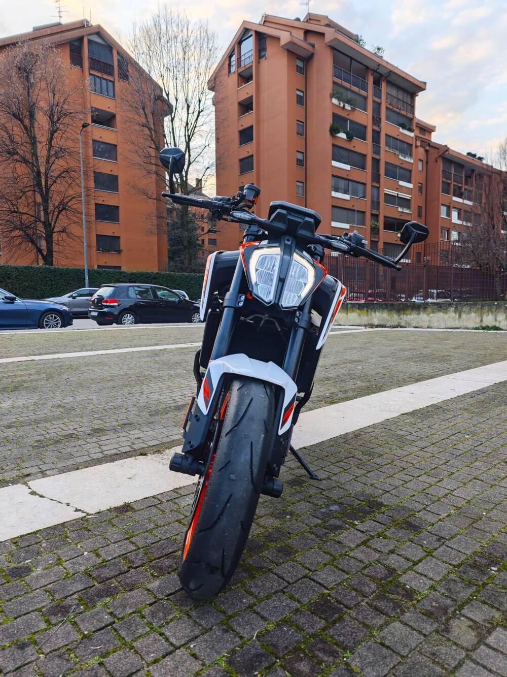 KTM 890 Duke R (2021) (10)