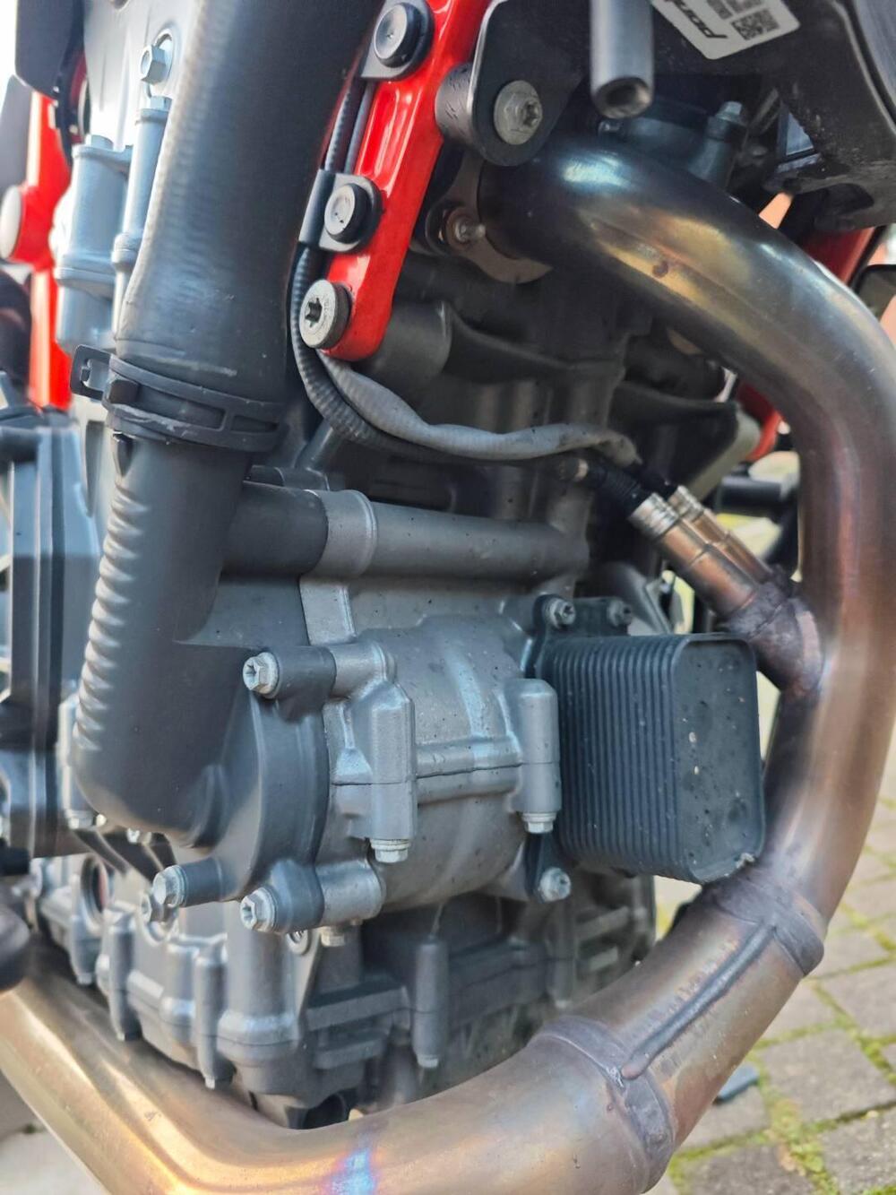 KTM 890 Duke R (2021) (13)