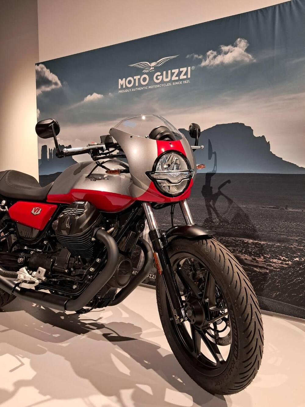 Moto Guzzi V7 Stone Corsa (2023 - 25) (4)