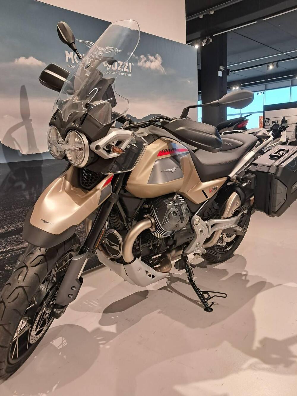 Moto Guzzi V85 TT Travel (2024 - 26) (3)