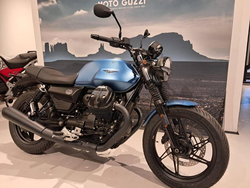Moto Guzzi V7 Stone (2025 - 26) (5)