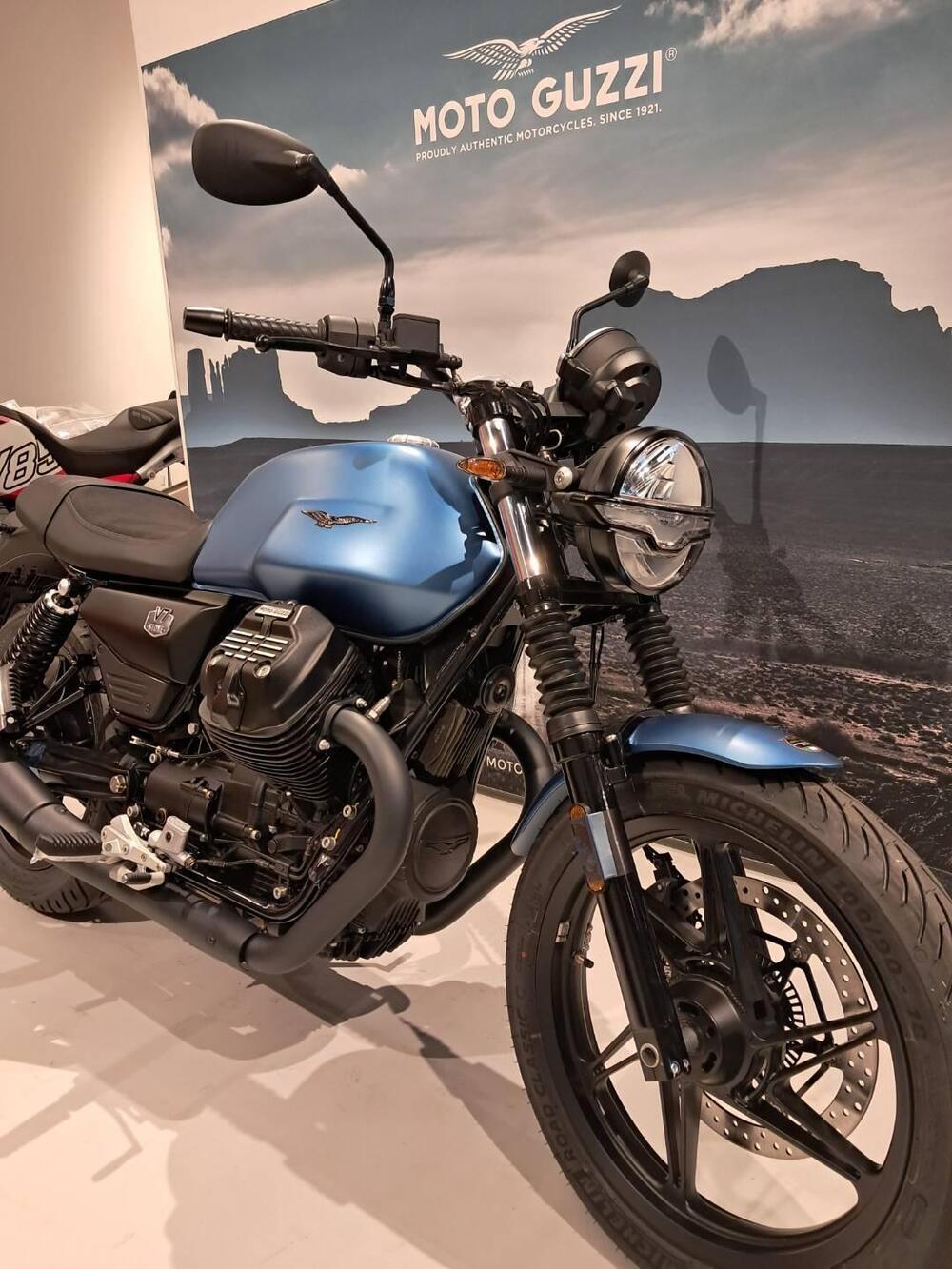 Moto Guzzi V7 Stone (2025 - 26) (6)