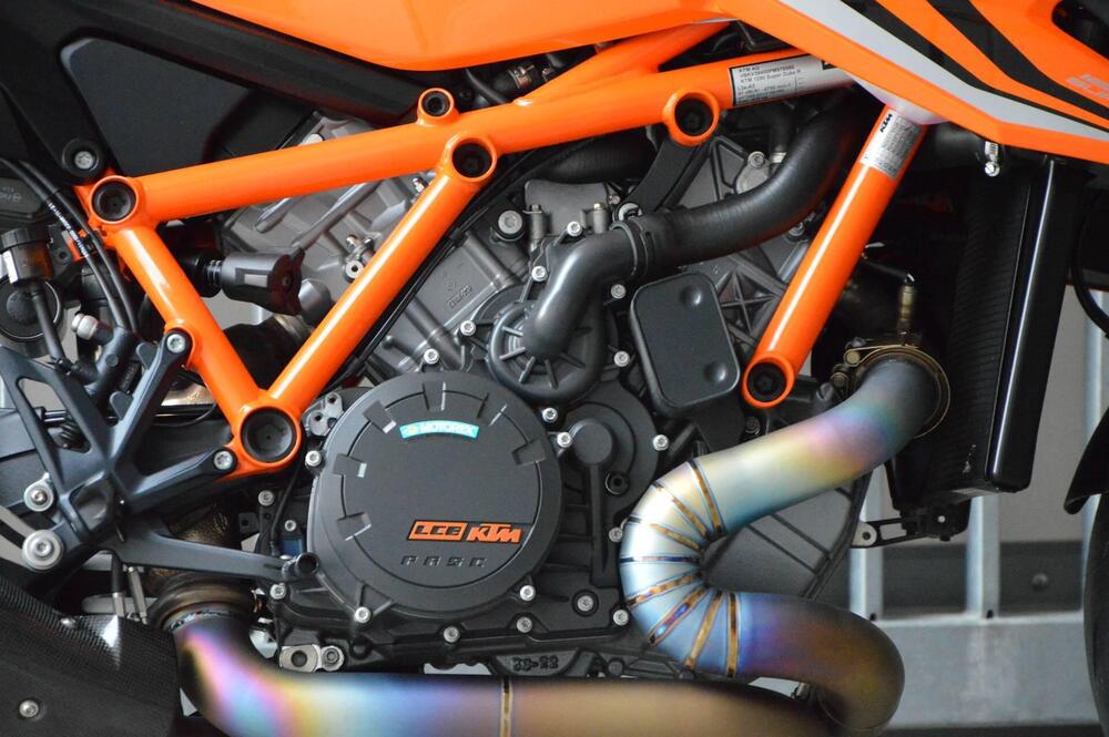 KTM 1290 Super Duke R (2022 - 23) (3)
