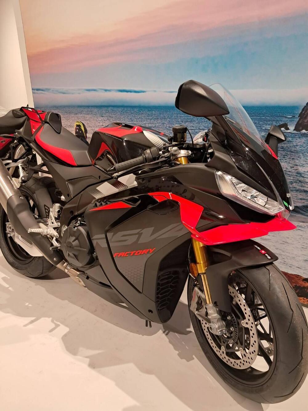 Aprilia RSV4 1100 Factory (2025 - 26) (3)